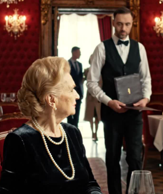 Mój syn i synowa zostawili mnie w restauracji w Sacramento z białym obrusem na stole, z rachunkiem na 942,16 dolara i dwoma pustymi krzesłami przede mną. Donovan złożył serwetkę przed wyjściem, Fedra udawał, że właśnie dopadła ją migrena, i oboje uśmiechali się tak, jakby zostawienie 75-letniej wdowy z rachunkiem za obiad było po prostu oznaką dobrych manier.